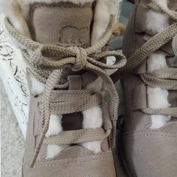 🆕⭐SOREL Evie II Taupe suede and Sherpa booties - Picture 10 of 16